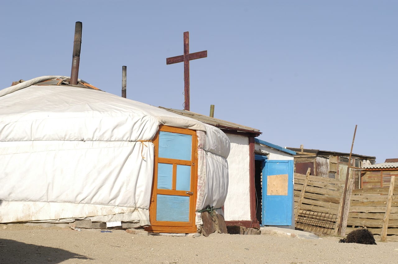 mongolei-jurte-kirche