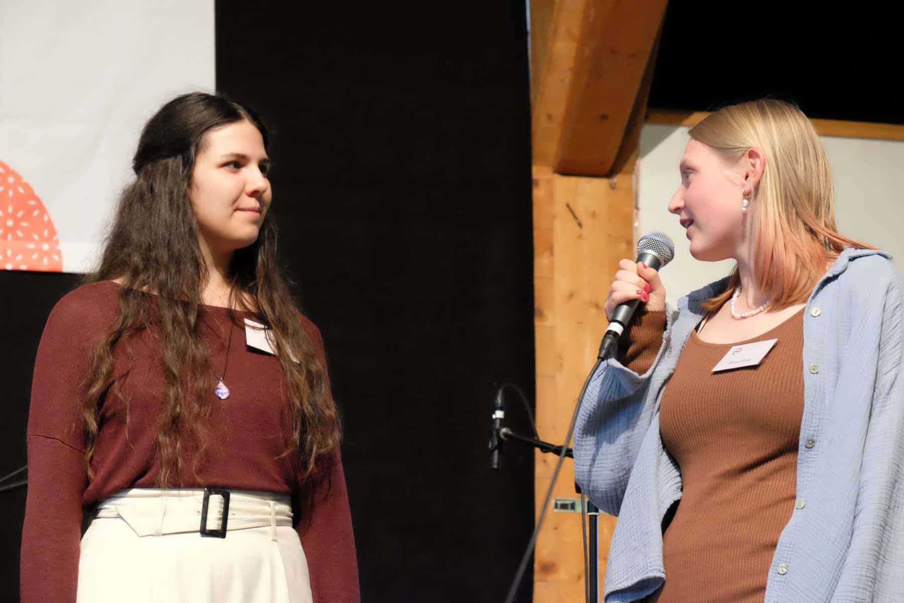 junge Missionarin wird ausgesandt